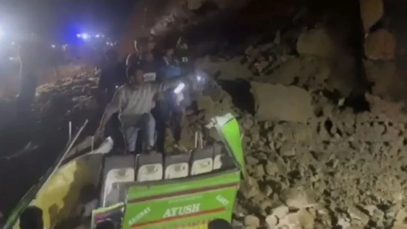 हिमाचल में भयंकर हादसा : बिलासपुर में बस पर गिरा पहाड़, 16 की दर्दनाक मौत